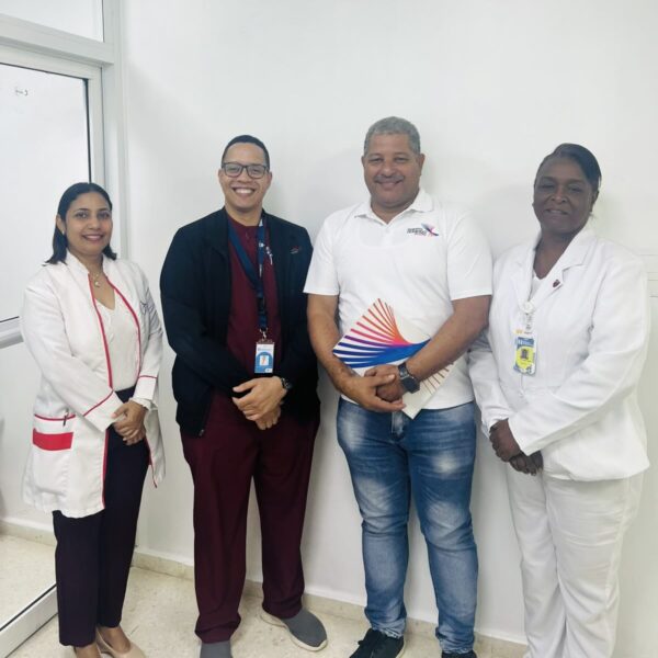 HFVCS recibe visita de cortes&iacute;a del Director M&eacute;dico de los Juegos Centroamericanos