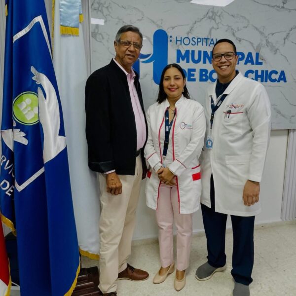 HFVCS recibe visita de cortes&iacute;a del Dr. Armando Camejo, director general del Hospital Materno Infantil San Lorenzo de Los Mina.