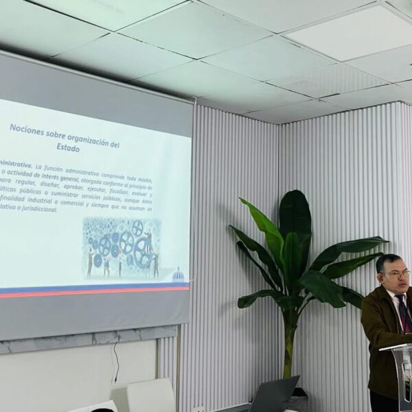 Hospital Dr. Francisco Vicente Castro Sandoval realiza capacitaci&oacute;n sobre Inducci&oacute;n a la Administraci&oacute;n P&uacute;blica